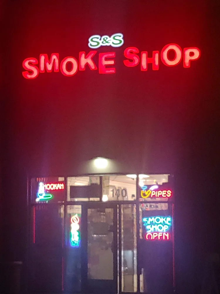 S&S Smoke Shop business photo